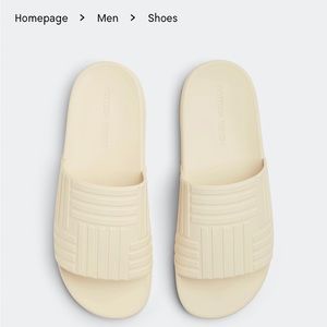 Bottega Veneta men’s slider rubber in sea salt